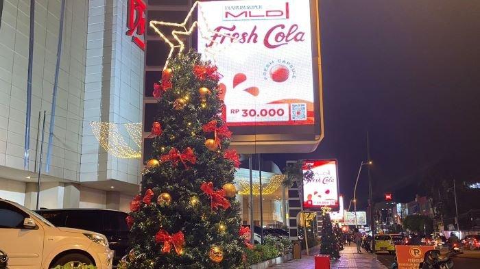 Hiasan Lampu dan Pohon Natal di Manado