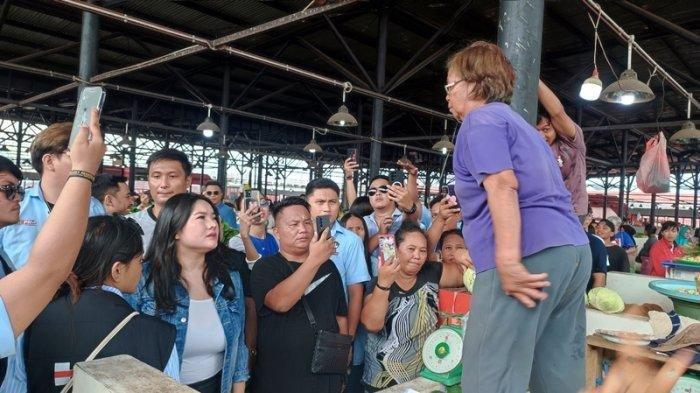 Hillary Brigita Lasut bersama tim saat mengunjungi sejumlah pasar di Kota Manado pada Sabtu (20/1/2023) pagi.