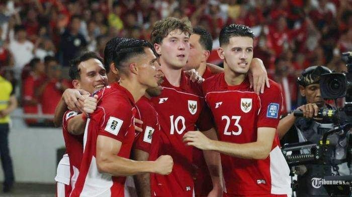 INDONESIA LOLOS - Selebrasi penyerang Timnas Indonesia, Ole Romeny setelah menjebol gawang Timnas China pada laga di Kualifikasi Piala Dunia 2026 di Stadion Gelora Bung Karno pada Kamis (5/6/2025). Indonesia dipastikan lolos ke babak keempat setelah Arab Saudi kalahkan Bahrain 2-0.