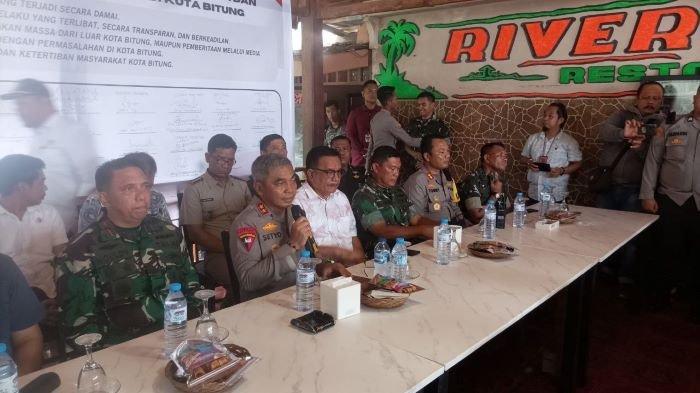 Irjen Pol Setyo Budiyanto Kapolda Sulut di kegiatan deklarasi damai organisasi kemasyarakat adat Minahasa dan organisasi keagamaan muslim di Bitung.