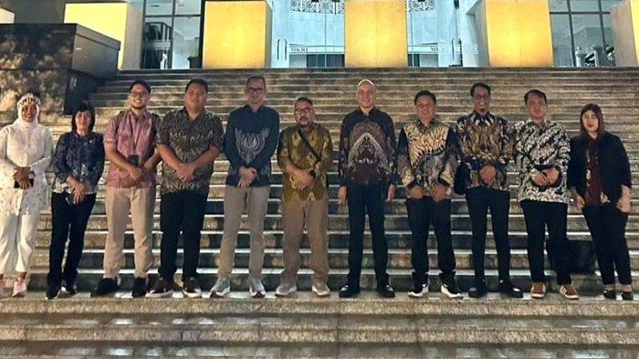 Jajarannya KPU Sulawesi Utara, Bawaslu Sulawesi Utara dan KPU Manado dan KPU Minahasa usai sidang putusan PHPU di MK, Jumat (7/6/2024) malam.