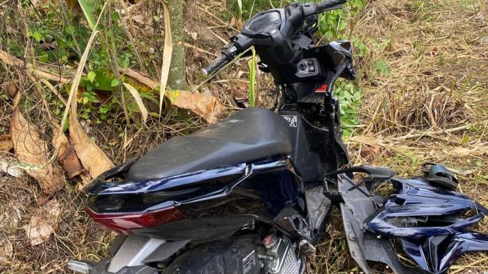KECELAKAAN LALU LINTAS - Motor yang mengalami kecelakaan tunggal di Jalan Bubak antara Desa Bungko dan Bakan, Kecamatan Kotamobagu Selatan, Minggu (20/7/2025) sekitar pukul 06.30 Wita. Korban dikabarkan meninggal dunia.