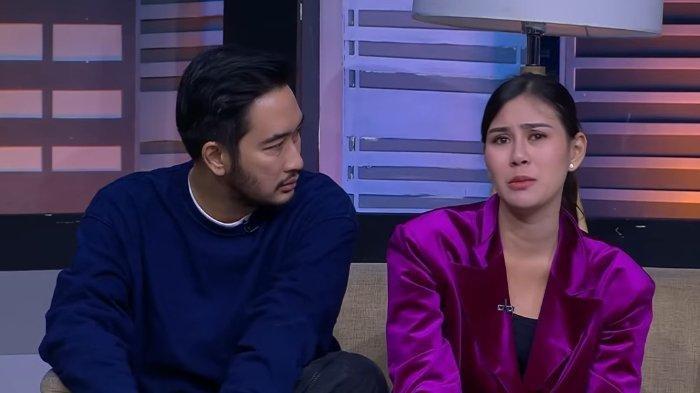 Jeje Govinda dan Syahnaz saat menjadi bintang tamu di Tonight Show pada akhir Mei 2023.