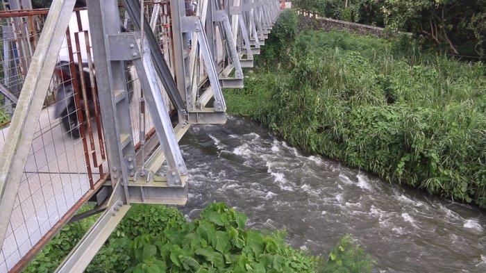 Jembatan Gantung Kairagi di Jalan Raya Manado-Bitung, Kelurahan Kairagi Satu, Kecamatan Mapanget, Manado, Sulawesi Utara, Minggu (26/5/2024).