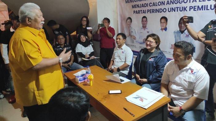 Jimmy Rimba Rogi mendaftar sebagai kandidat calon Wali Kota Manado ke Partai Perindo Sulut di Manado, Kamis (16/5/2024) petang