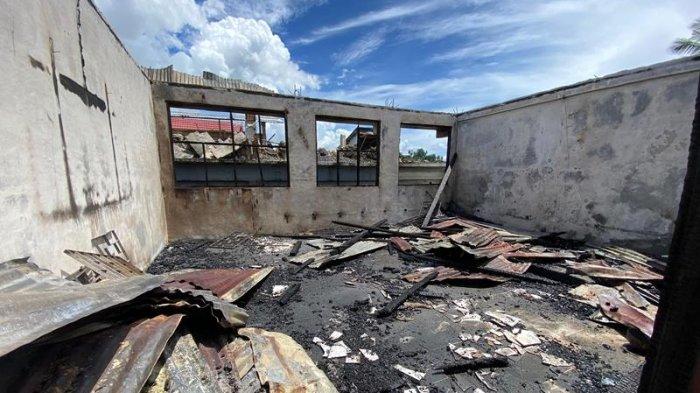 KEBAKARAN - Potret Kondisi Ruangan Lantai Dua Pesantren Al Muhajirin Manado yang Terbakar, Kamis (13/2/2025). Penyebabnya diduga karena kosleting listrik