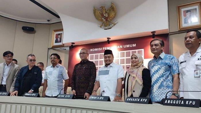 Komisi Pemilihan Umum (KPU) RI melakukan konferensi pers penetapan Prabowo-Gibran, Ganjar-Mahfud, Anies-Muhaimin sebagai Capres-Cawapres Pilpres 2024.