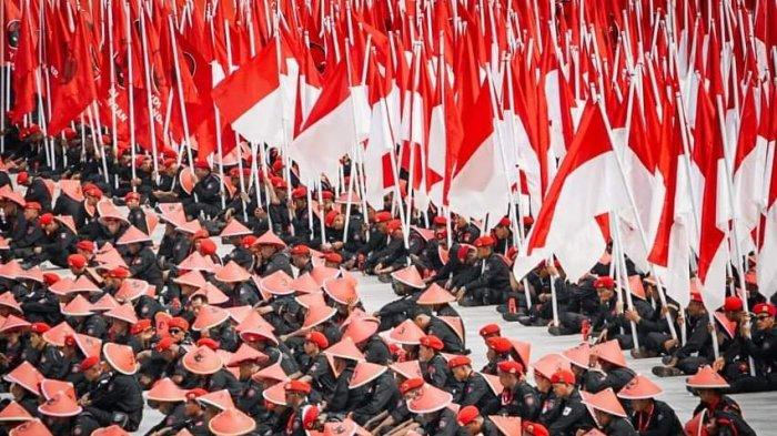 Kader PDIP Sulut saat berada di GBK Jakarta, Sabtu (24/6/2023)