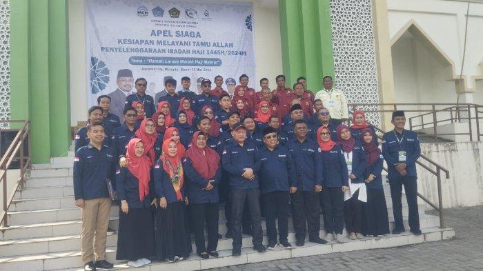 Kakanwil Kemenag Sulut bersama Petugas Jemaah Haji di Wisma Haji Tuminting
