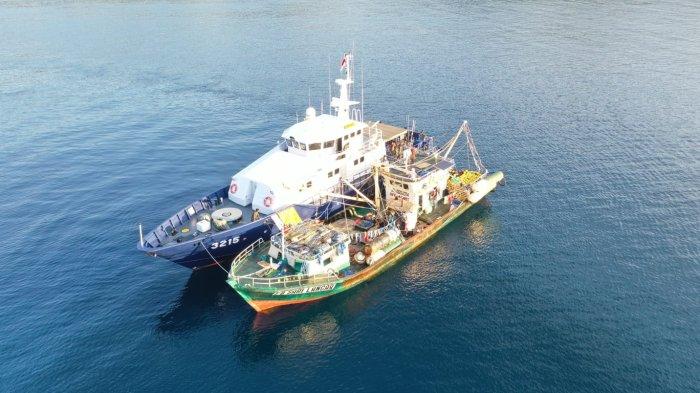 Kapal ikan asing Asal Filipina ditangkap KKP di Laut Sulawesi.
