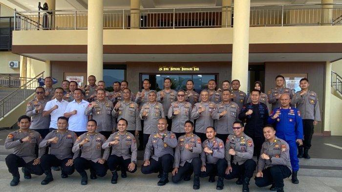 Kapolda Sulawesi Utara Irjen Pol Setyo Budiyanto melepas 16 perwira menengah (Pama) Polda Sulut Alumni Akademi Kepolisian (Akpol) tahun 2012 dan 2013