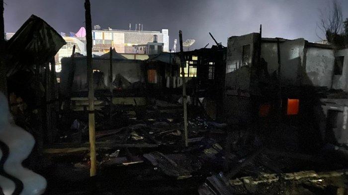Kebakaran di Kelurahan Bahu Lingkungan Tiga, Kota Manado, Sulawesi Utara, Minggu (5/1/2024).