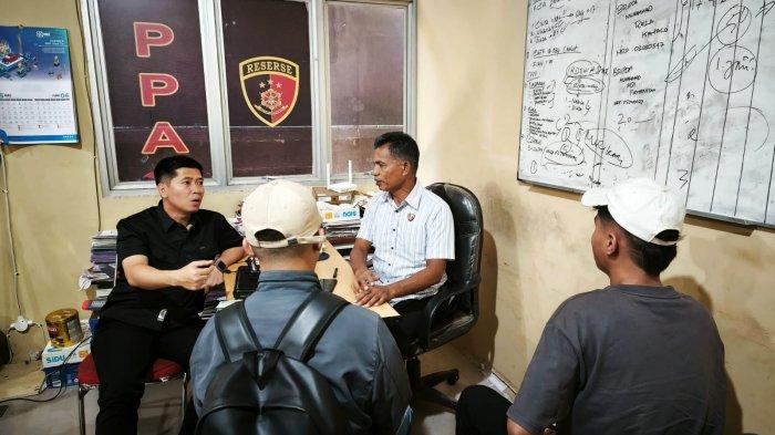 DIMINTAI KETERANGAN - Dua warga Sulut yang diduga jadi korban TPPO Kamboja diamankan di Polresta Manado. Saat ini keduanya sedang dimintai keterangan oleh Kasat Reskrim Polresta Manado.