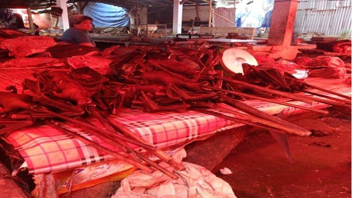 Daging kelelawar yang dijual dijual di Pasar Kawangkoan, Minahasa, Sulawesi Utara, Sabtu 21 Oktober 2023. Foto Indri Fransiska Panigoro