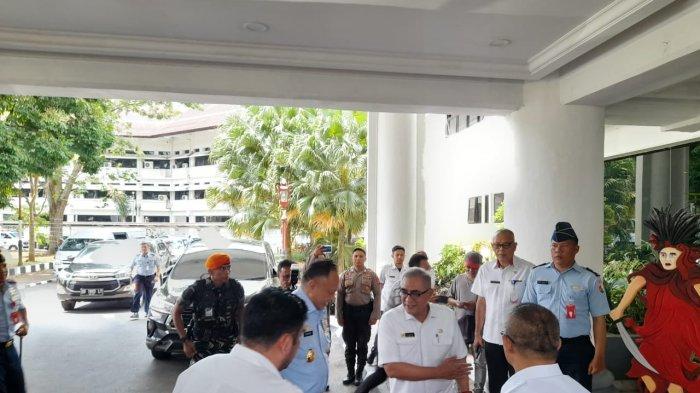 Kepala Staf TNI Angkatan Udara (KSAU), Marsekal TNI Fadjar Prasetyo, disambut Sekprov Sulawesi Utara, Steve Kepel, di Kantor Gubernur Sulawesi Utara, Rabu (20/9/2023).