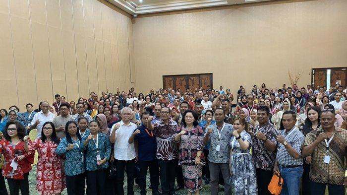 Ketua TP PKK Sulut, Rita Tamuntuan, menjadi narasumber dalam pelatihan P3PD gelombang XI dari Ditjen Bina Pemerintahan Desa Kemendagri RI di Hotel Peninsula, Kota Manado, Sulawesi Utara, Kamis (26/10/2023).
