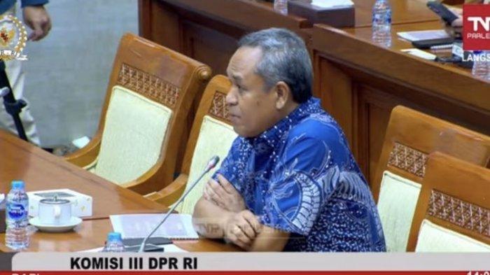 Anggota Komisi III DPR Benny K Harman usir Wamenkumhan Eddy Hiariej yang berstatus tersangka dugaan korupsi saat rapat di kompleks Parlemen, Selasa (21/11/2023).