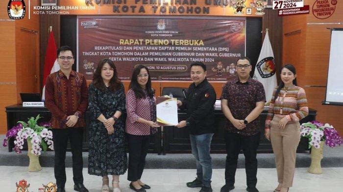 KPU Kota Tomohon menggelar rapat pleno terbuka untuk penetapan Daftar Pemilih Sementara (DPS) dalam rangka Pilkada 2024 di Aula kantor KPU Kota Tomohon, Sulawesi Utara, Jumat (10/8/2024).