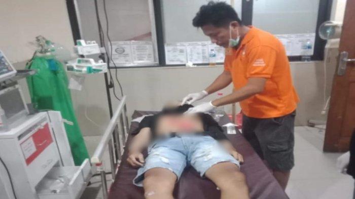 Korban saat dilarikan ke RS Siti Maryam, Kecamatan Tuminting.
