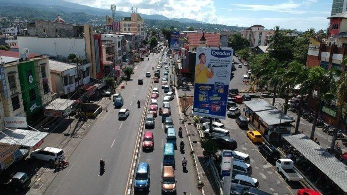 MANADO - Suasana di Kota Manado pada Desember 2023.