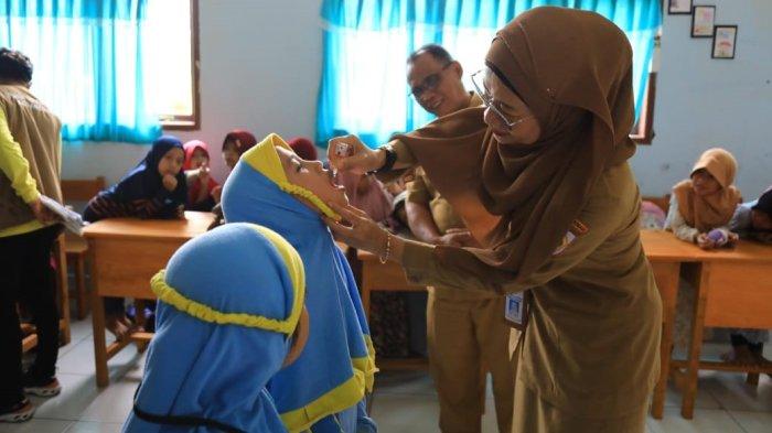 PJ Wali Kota Kotamobagu Asripan Nani hadir menyambangi SDIT An-Nahl Kotamobagu dan Madrasah Ibtidaiyah Baitul Makmur Kotamobagu.