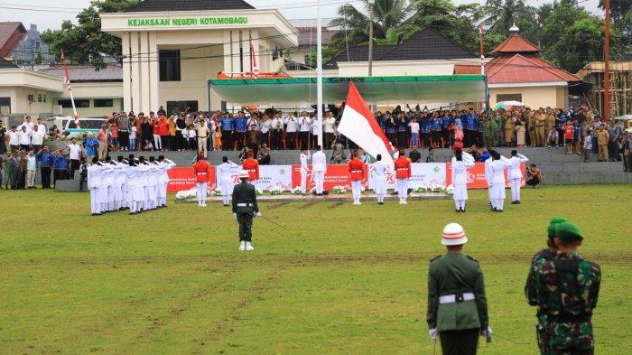 Pj Wali Kota Kotamobagu Sulut Abdullah Mokoginta Bertindak jadi Inspektur Upacara Hut ke 79 RI
