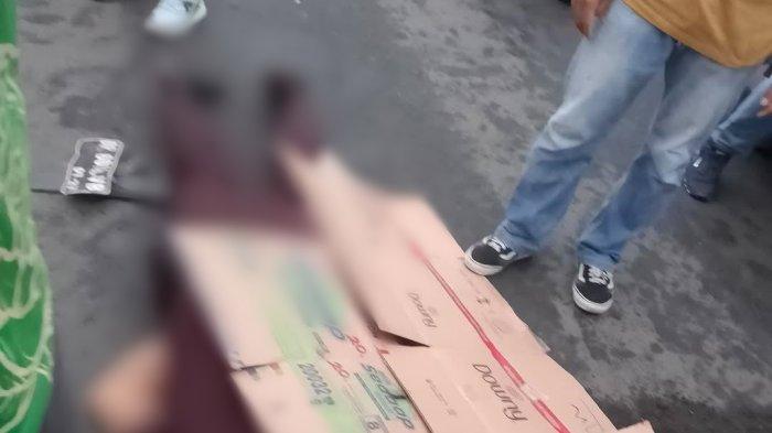 LAKALANTAS - Kecelakaan lalu lintas berujung maut terjadi di Kota Bitung, Sulawesi Utara, Selasa 29 April 2025. Korban diduga langsung meninggal di tempat. Identitas korban telah terungkap.