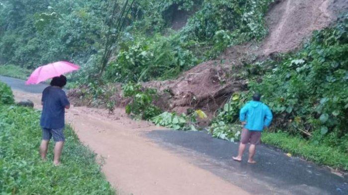 LONGSOR - Bencana alam tanah longsor kembali melanda Kabupaten Minahasa Utara (Minut), Provinsi Sulawesi Utara, Minggu (25/5/2025). Kali ini, longsor terjadi di wilayah Jaga 1, Desa Kaweruan, Kecamatan Likupang Selatan, sekitar pukul 17.50 Wita.