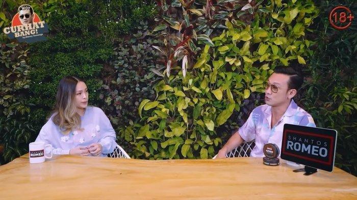 Lady saat jadi bintang tamu dalam podcast Denny Sumargo yang tayang Senin (26/6/2023).| Sebelum membongkar aib rumah tangganya ke publik, Lady Nayoan sudah mengetahui alasan Rendy Kjaernett selingkuh, singgung soal sisi gelap.