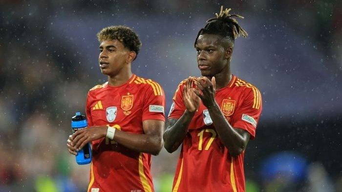 Lamine Yamal dan Nico Williams saat membela Timnas Spanyol di EURO 2024.