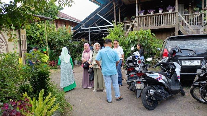 Lebaran Ketupat di Kampung Jawa Tondano (Jaton) Kabupaten Minahasa, Sulawesi Utara, tahun ini ramai, Rabu (17/4/2024).