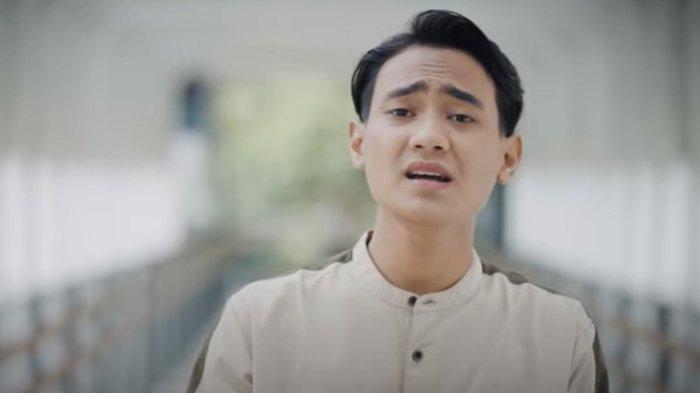 Simak lirik lagu Kembalilah yang dinyanyikan oleh Katthan Siraj, dirilis pada 24 Maret 2023.