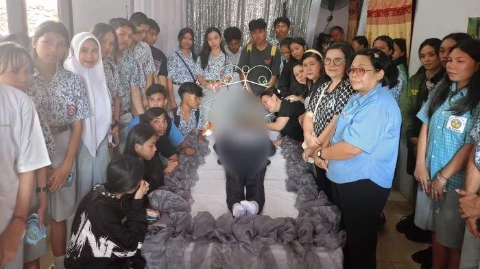 Suasana di Lokasi Rumah Duka almarhum Johanis Koagow.
