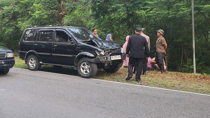 TKP - Lokasi kecelakaan dua mobil dan tiga motor di Jalan Yogyakarta–Wonosari, tepatnya di sekitar area Tahura, Gading, Playen, Gunungkidul, Daerah Istimewa Yogyakarta pada Senin (23/6/2025) sore.