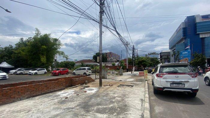 Lokasi pedestrian yang dibangun saat ini berada di jalan sarapung tepatnya di depan Jemaat GMIM Sentrum Manado