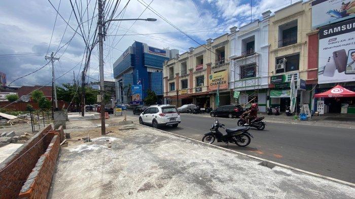 Lokasi pedestrian yang dibangun saat ini berada di jalan sarapung tepatnya di depan Jemaat GMIM Sentrum Manado