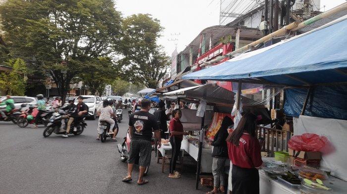 Lokasi Jual Takjil di Kelurahan Komo Luar Manado Sulut Senin (17/3/2025).