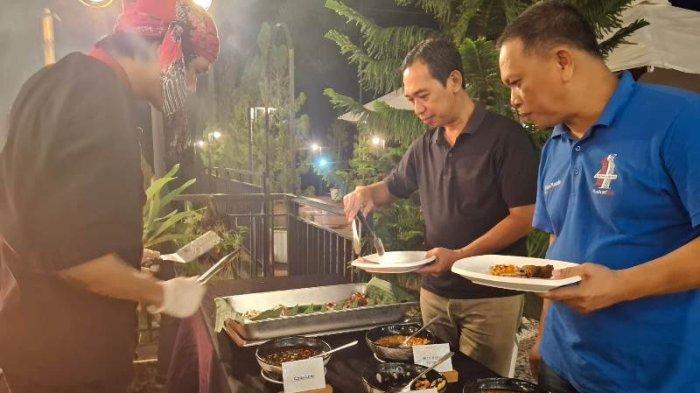 Makan malam sepuasnya dengan tematik BBQ Minahasan di Novotel Manado