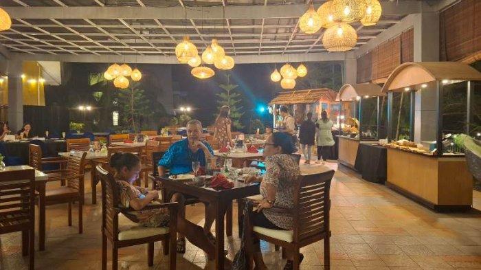 Makan malam sepuasnya dengan tematik BBQ Minahasan di Novotel Manado