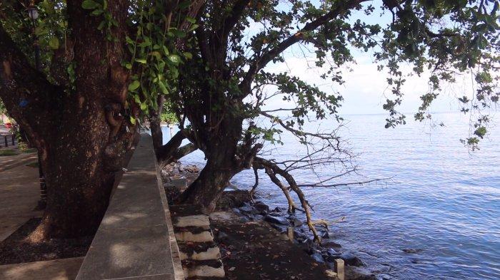 Malalayang Beach Walk (MBW) di Jalan Wolter Mongisidi Kelurahan Malalayang Dua, Kecamatan Malalayang Manado, Sulawesi Utara, Selasa (2/4/2024), tampak sepi pengunjung.