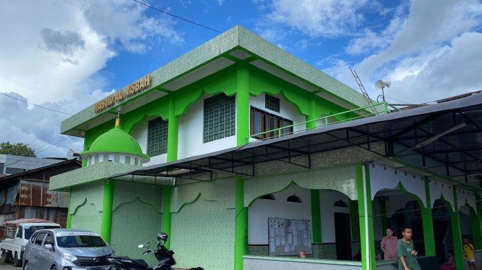 Masjid Al-Misbah Manado, Sulawesi Utara.