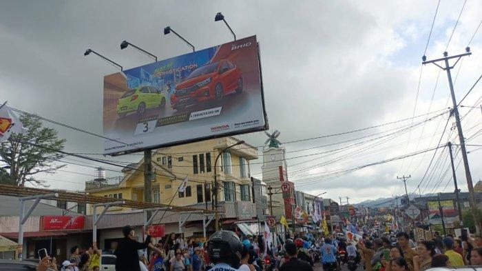 Foto Antusias warga Tomohon menyambut Capres Prabowo Subianto.