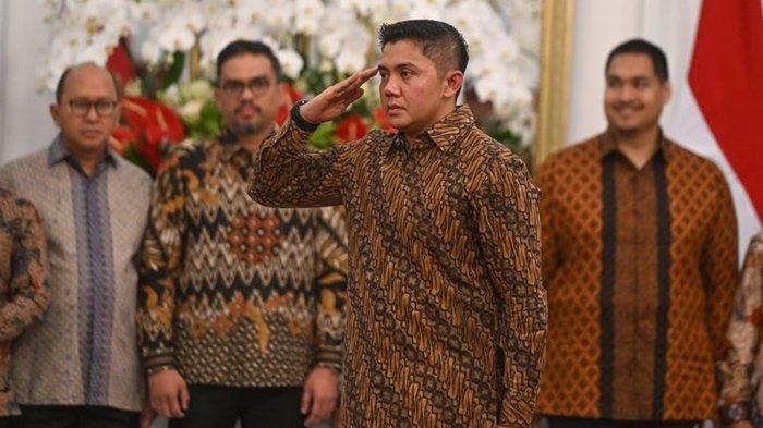 Mayor Teddy Indra Wijaya bisa terus menjadi jadi anggota TNI aktif meski menjabat Sekretaris Kabinet (Seskab). Tak perlu pensiun dari militer.