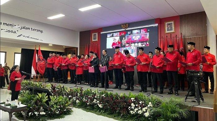 Megawati Lantik Ganjar dan Ahok Jadi Ketua DPP PDIP Bidang Pemerintahan dan Perekonomian.