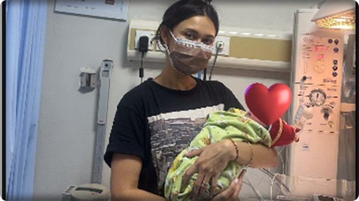 Nana Mirdad Pilu Lihat Bayi Dibuang di Sekitar Rumahnya dalam Kondisi Membiru