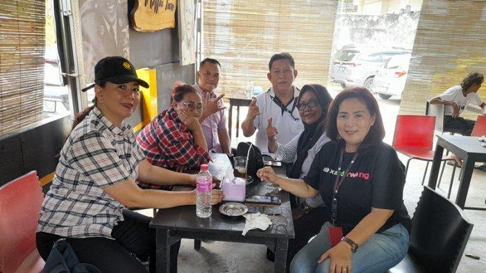 PAC PDIP Tuminting - Bunaken Manado nonton bareng pengumuman Capres - Cawapres PDIP, Rabu (18/10/2023).