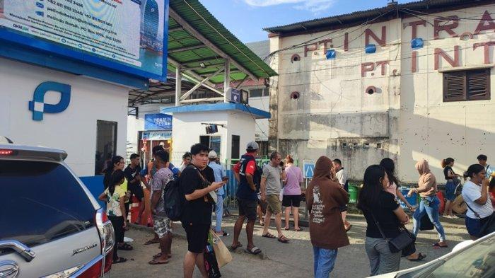 PELABUHAN: Aktivitas mudik di Pelabuhan Manado Sulawesi Utara, Selasa 28 Maret 2025. Semua kapal yang berlayar ke Kepulauan Talaud hingga ke Ternate Maluku Utara membludak.