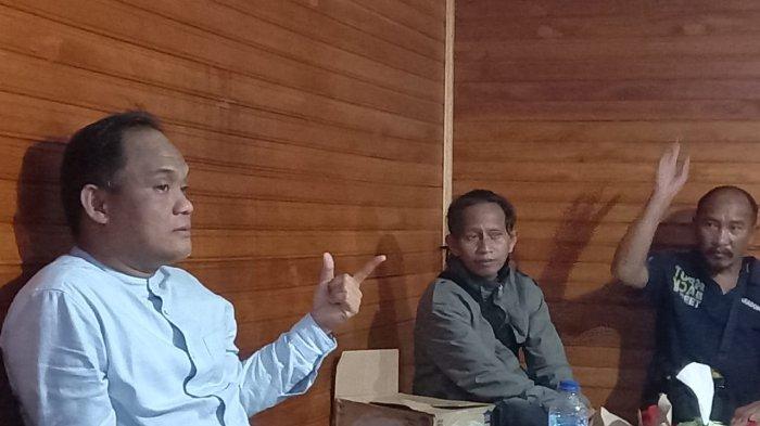 PENJELASAN - Kajari Bitung, Dr. Yadyn Palebangan saat ditemui di Kantor Kejari Bitung, Sulawesi Utara, pada Jumat 4 Juli 2025 malam, pukul 21.30 Wita.