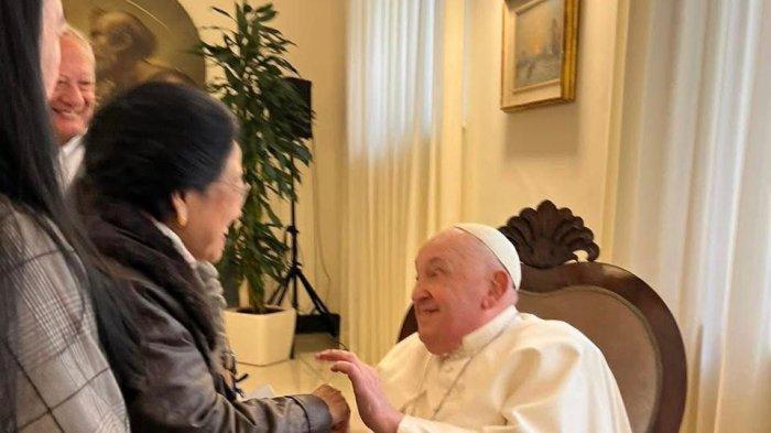 PERTEMUAN: Gubernur Sulut Olly Dondokambey turut mendampingi Presiden ke-5 RI Megawati Soekarnoputri dalam pertemuan dengan pemimpin Katolik dunia Paus Fransiskus di Vatikan, Jumat (7/2/2025). Pertemuan dengan Paus berlangsung tertutup.