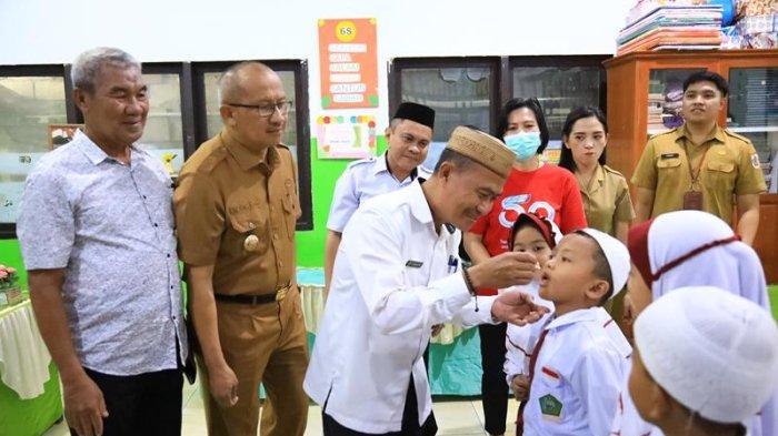PJ Wali Kota Kotamobagu Asripan Nani menyambangi SDIT An-Nahl Kotamobagu dan Madrasah Ibtidaiyah Baitul Makmur Kotamobagu, Sulawesi Utara, Selasa (23/7/2024).